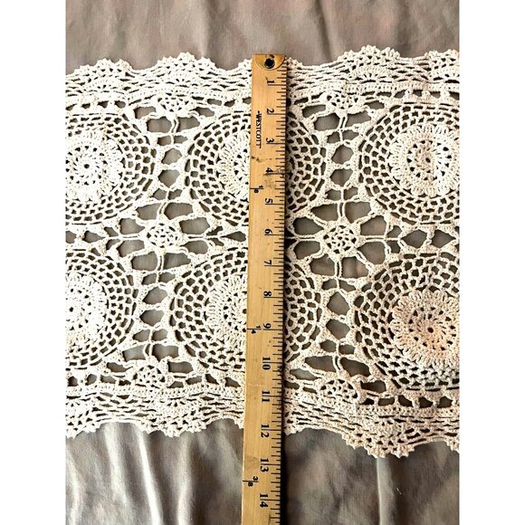 VNT Hand Crochet Lace Table Runner 12" X 42.5" Rectangular Antique grannycore - Picture 3 of 3